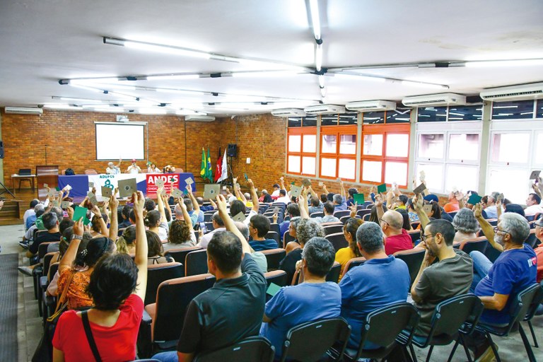 Assembleia-geral-d-UFCG-(3)---Júlio-Cézar-Peres.jpg