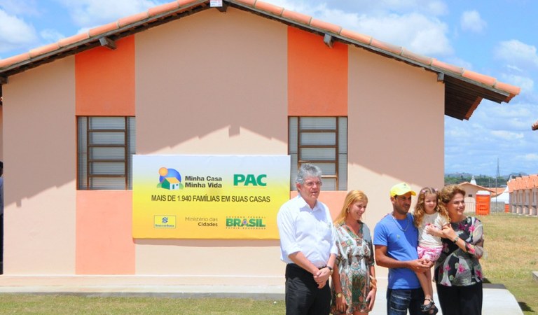 Entrega de casas em Campina Grande