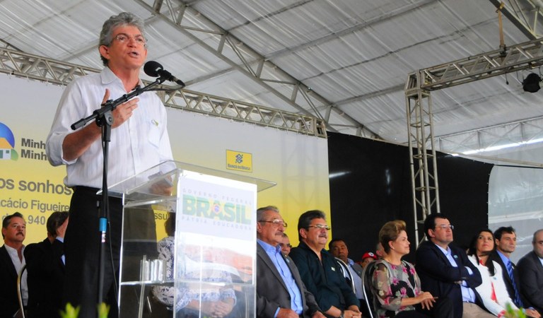 Entrega de casas em Campina Grande