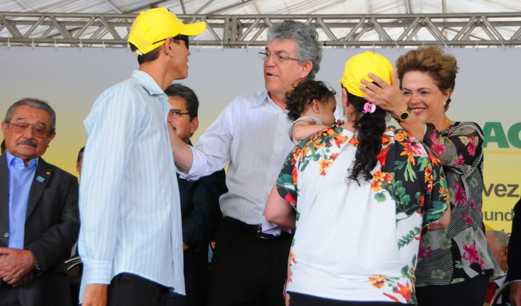 Entrega de casas em Campina Grande