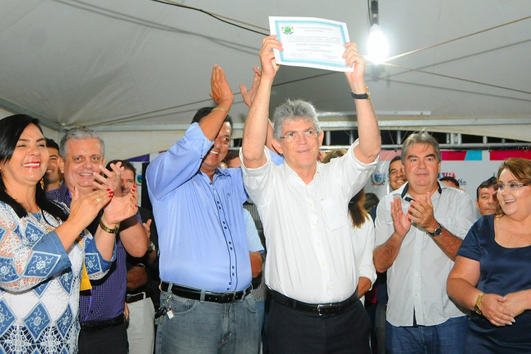 MASSARANDUBA TITULO DE CIDADÃO1 (1).jpg MASSARANDUBA TITULO DE CIDADÃO1 (1).jpg