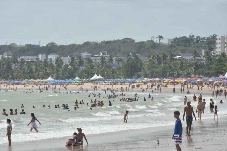 2025.01.01 Tendas e lixo praia © Carlos Rodrigo (76).JPG