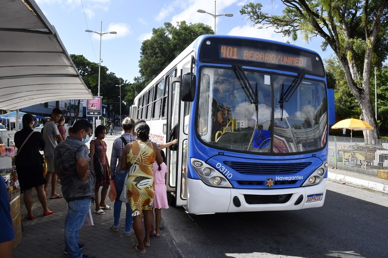 Usuários reclamam: ônibus em João Pessoa são poucos — A União - Jornal,  Editora e Gráfica