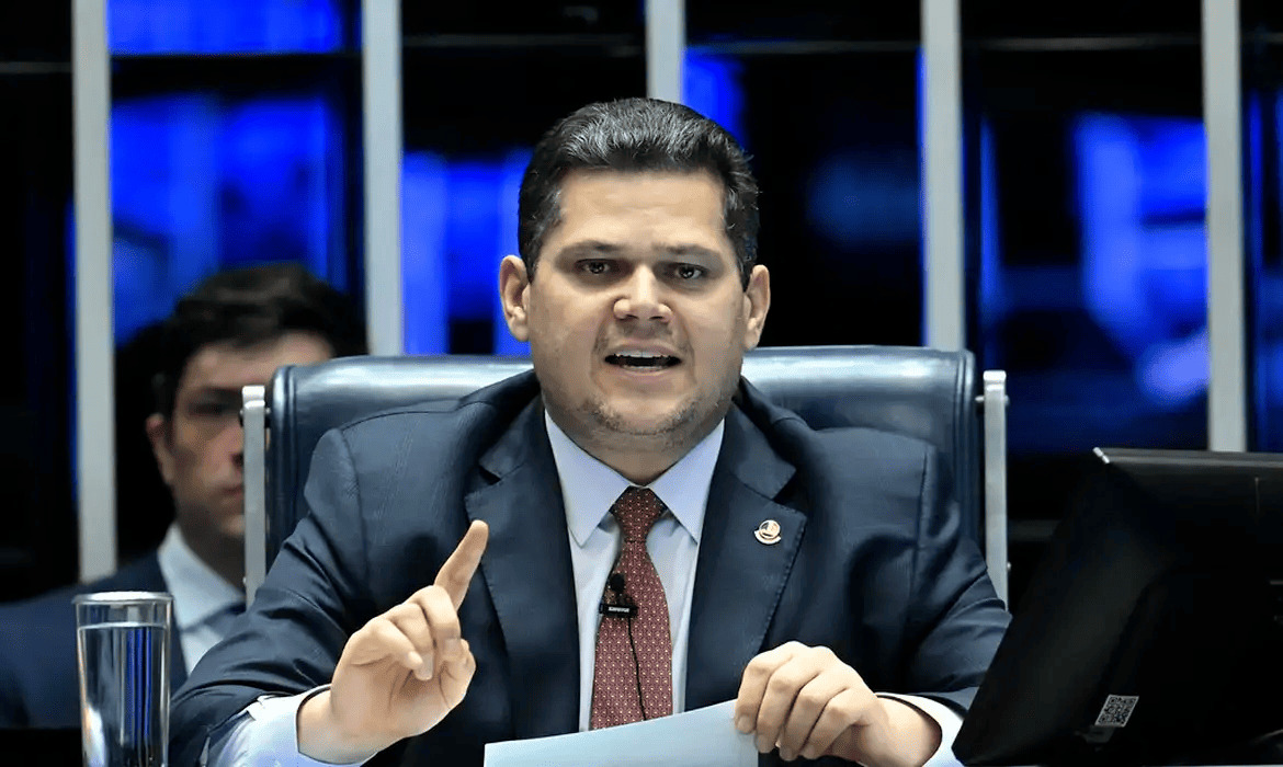 Alcolumbre.jpg