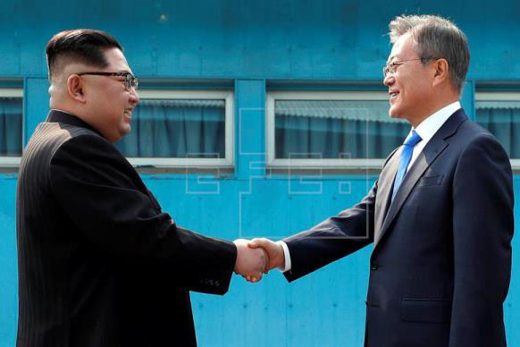 Kim e Moom; Foto - Korea OREA SUmmit Press-EFE 5.jpg