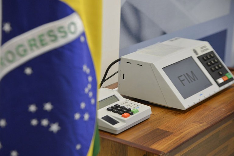 928695-tse_lacra_sistemas20eleitorais_2350.jpg