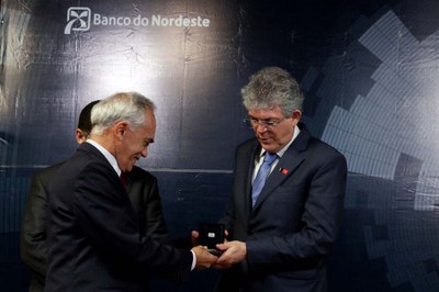 Durante o evento, Ricardo recebeu uma medalha comemorativa pelos 125 anos do Tribunal de Contas da União