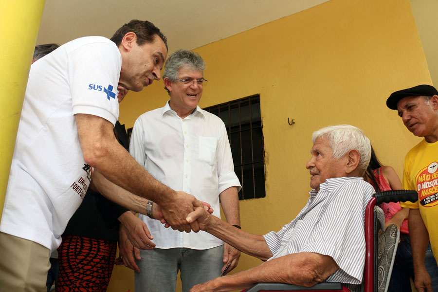 dengue ricardo com ministro_0010.JPG
