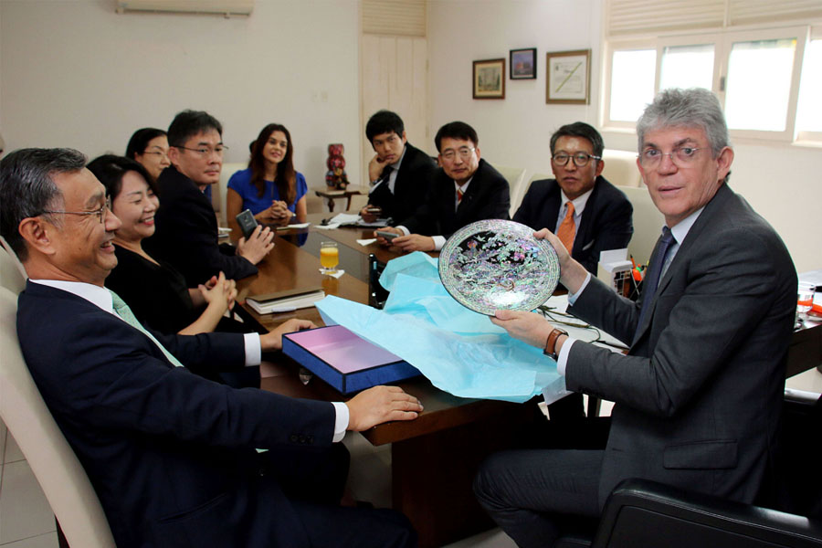 ricardo recebe  embaixador da correia Jeong Lee_foto francisco franca  (2).JPG