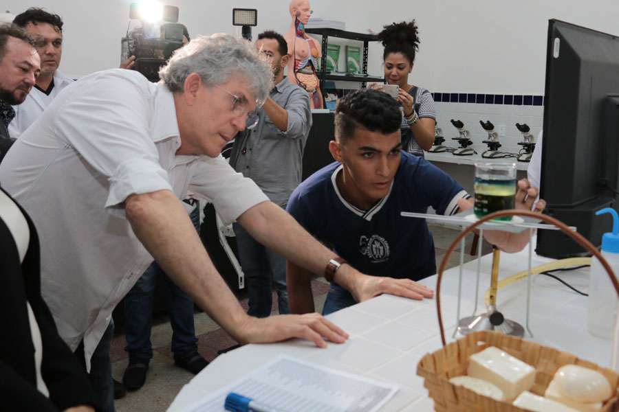 ricardo entrega escola jose guedes em cabedelo_foto francisco franca (12).JPG