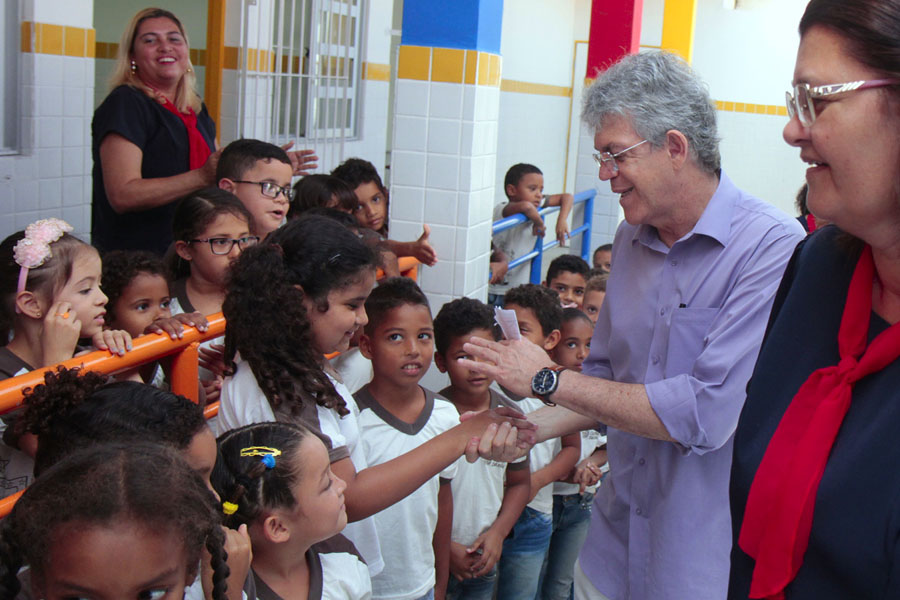 ricardo visita escola capistrano_foto jose marques (5).jpg
