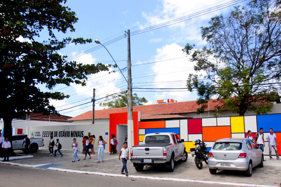 ricardo visita escola otavio novais_foto jose marques (1).jpg
