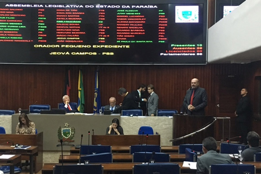 Jeová Campos durante pronunciamento na manhã desta terça-feira (29).JPG