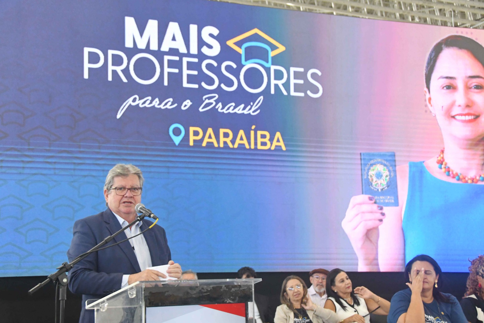 2025.12.16_camilo santana_mais professores © Roberto Guedes (373).JPG