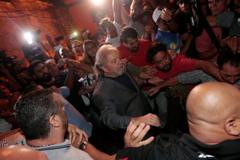 2018-04-07t215334z_1644377964_rc12588ac1d0_rtrmadp_3_brazil-politics-lula.jpg