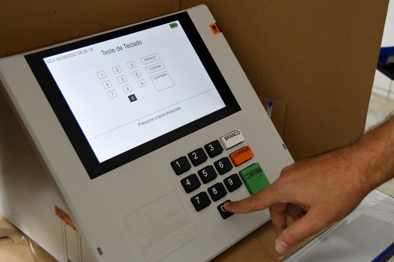 montagem urnas eletronicas © roberto guedes 2022.09.30 (20).JPG