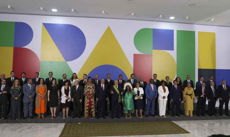 agencia brasil. Lula e ministros na posse.jpg