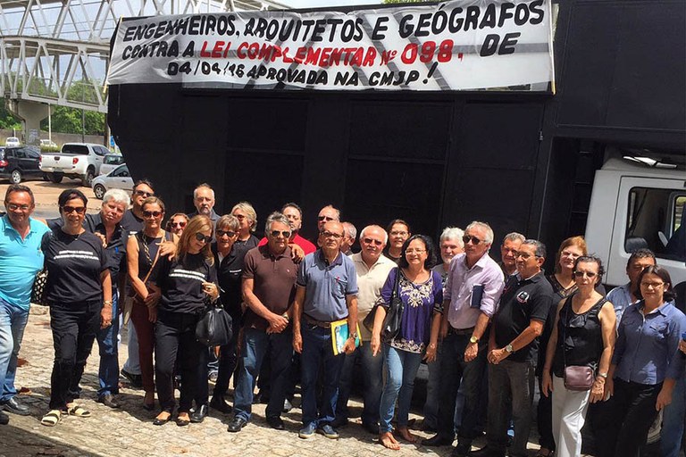 Protesto contra o prefeito (4).jpg