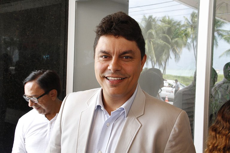 RAONI MENDES.jpg