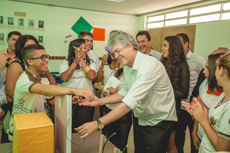 ricardo assinatura do termo de compromisso das escolas tecnicas fnde foto max brito (13).jpg