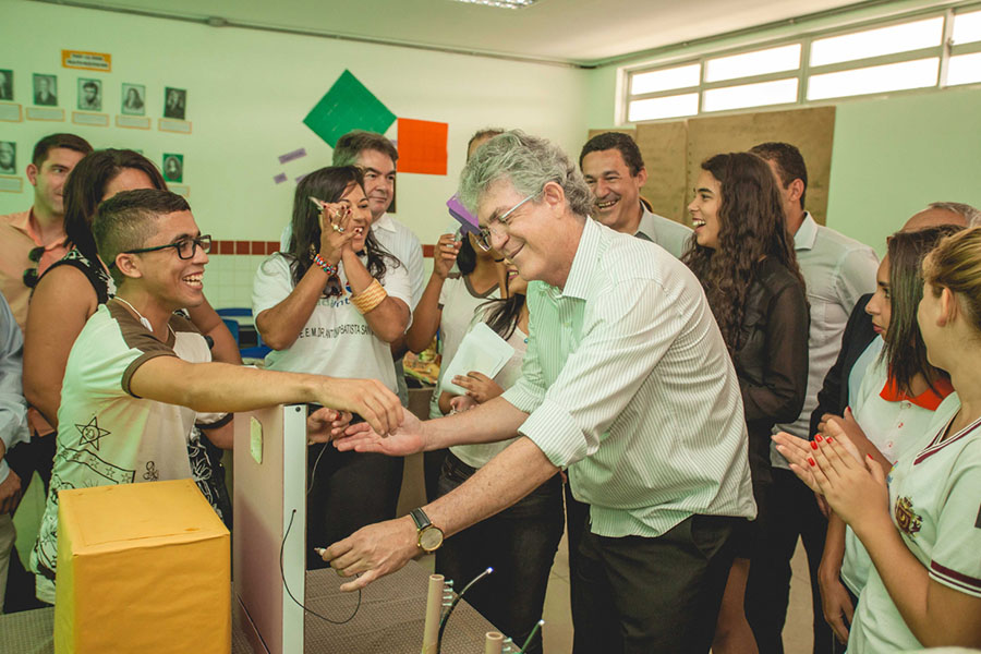 ricardo assinatura do termo de compromisso das escolas tecnicas fnde foto max brito (13).jpg