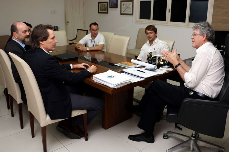 ricardo com representantes do mma foto francisco frança (4).JPG