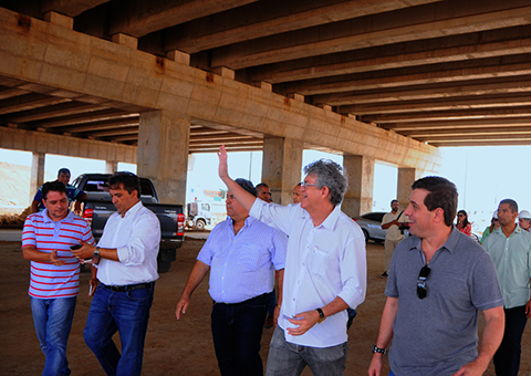 16_11_15-ricardo-visita-obras-do-viaduto_foto-jose-marques-3.jpg
