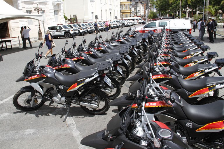 Gov. entrega Viaturas e Armas para Policia_F. Evandro (3).JPG Gov. entrega Viaturas e Armas para Policia_F. Evandro (3).JPG