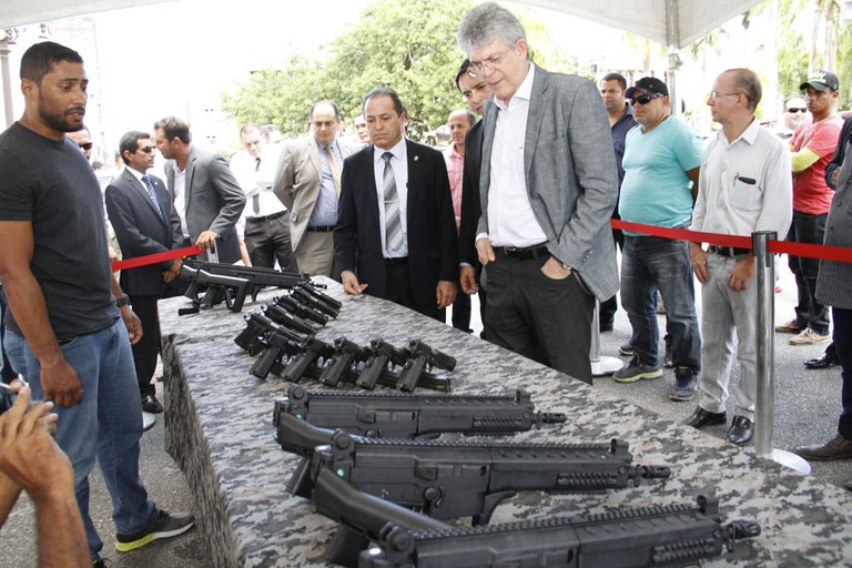 Gov. entrega Viaturas e Armas para Policia_F. Evandro (39).JPG Gov. entrega Viaturas e Armas para Policia_F. Evandro (39).JPG