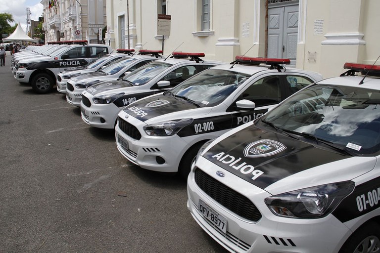 Gov. entrega Viaturas e Armas para Policia_F. Evandro (4).JPG Gov. entrega Viaturas e Armas para Policia_F. Evandro (4).JPG