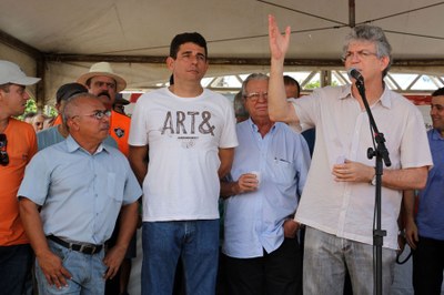 "Cada estrada significa desenvolvimento, inclusão social e respeito à dignidade humana", disse o governador Ricardo Coutinho