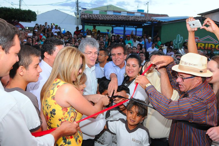 JUNCO ENTREGA DE ESCOLA16 .jpg JUNCO ENTREGA DE ESCOLA16 .jpg
