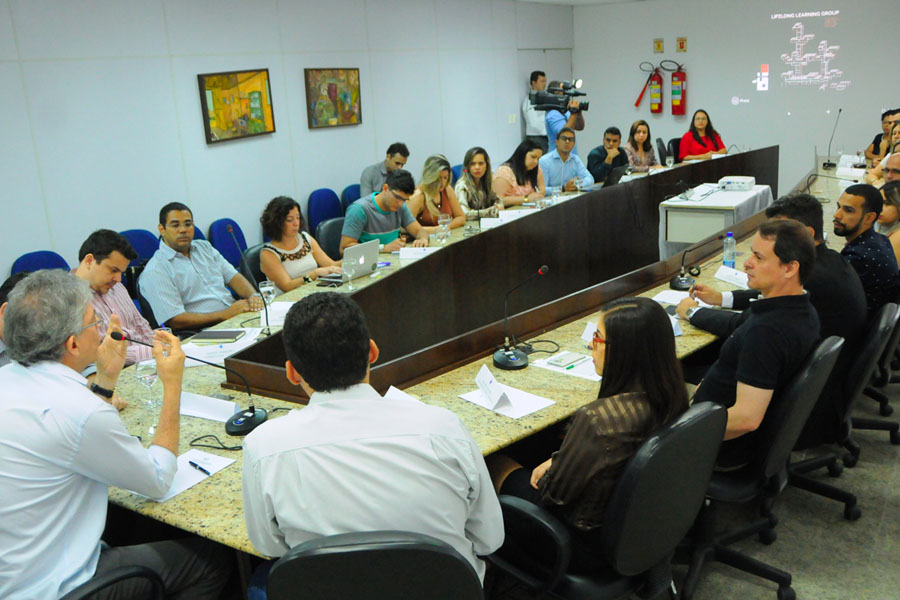 ricardo em reuniao do giramundo_foto jose marques (3).jpg