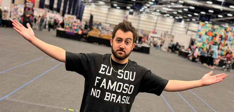 Vincent-Martella_camisa.jpg