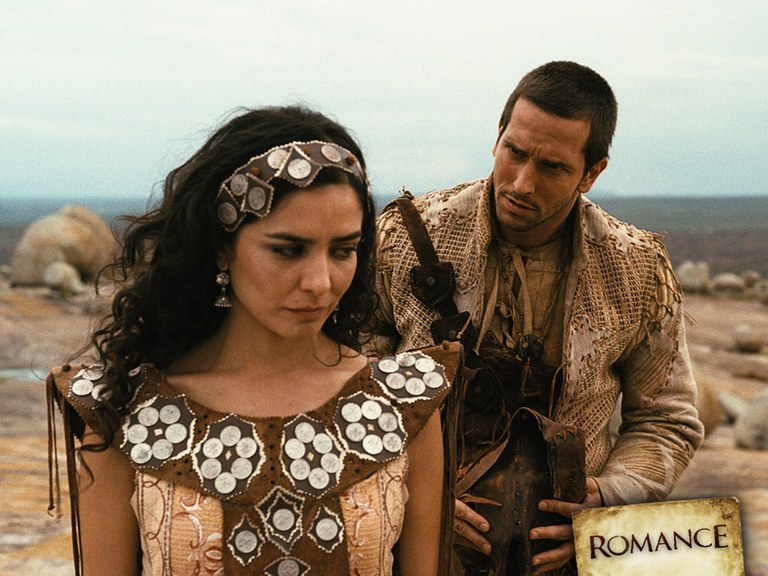 Letícia Sabatella e Vladimir Brichta no Lajedo de Pai Mateus, uma das locações de 'Romance'.jpg