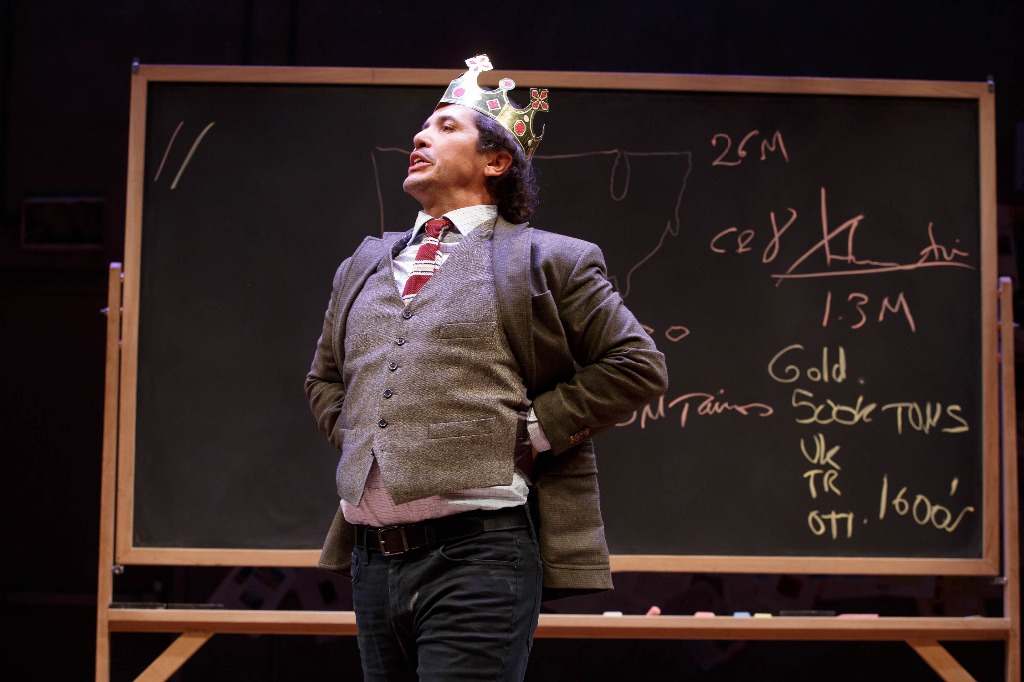 latin-history-for-morons-production-photo-public-theatre-off-broadway-2017-john-leguizamo-hr-4.jpg