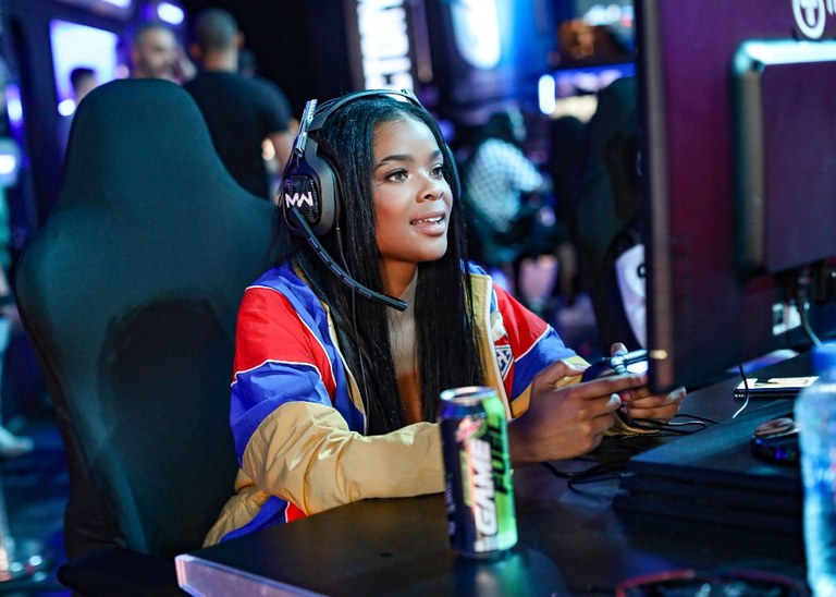 Ajiona-Alexus-Gaming-at-the-MTN-DEW-AMP-GAME-FUEL-Celebrity-PRO-AM.jpg