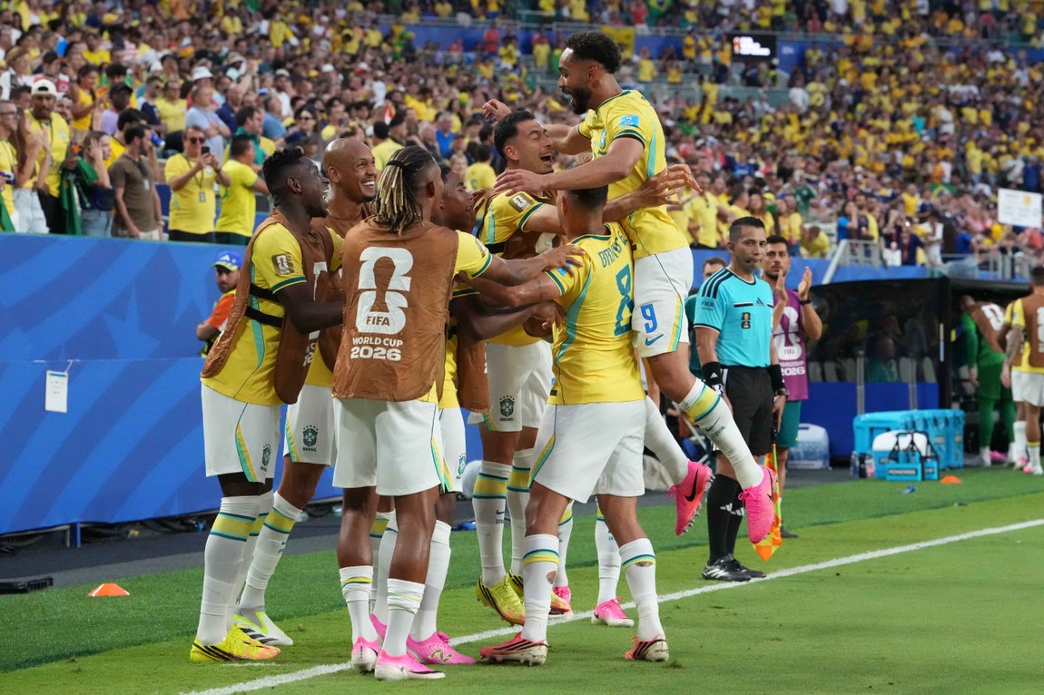 Brasil vence a Escócia e avança para a segunda fase do Mundial