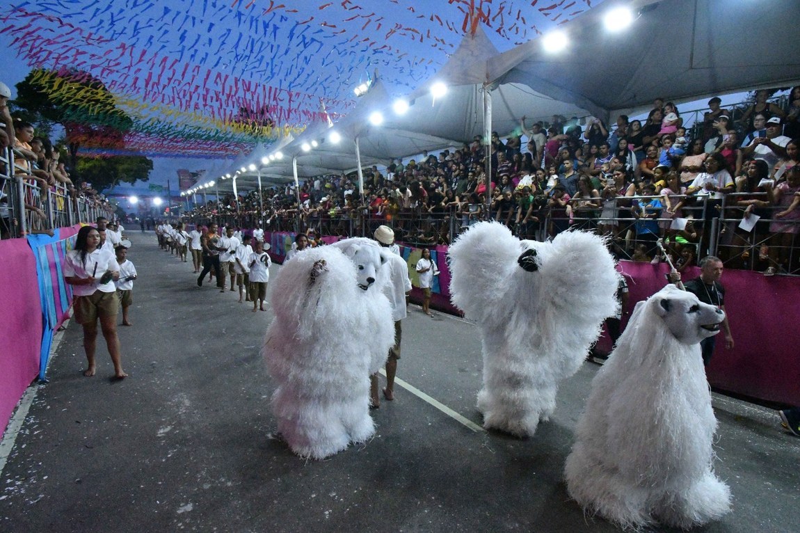 Desfiles das agremiações começam no fim de semana