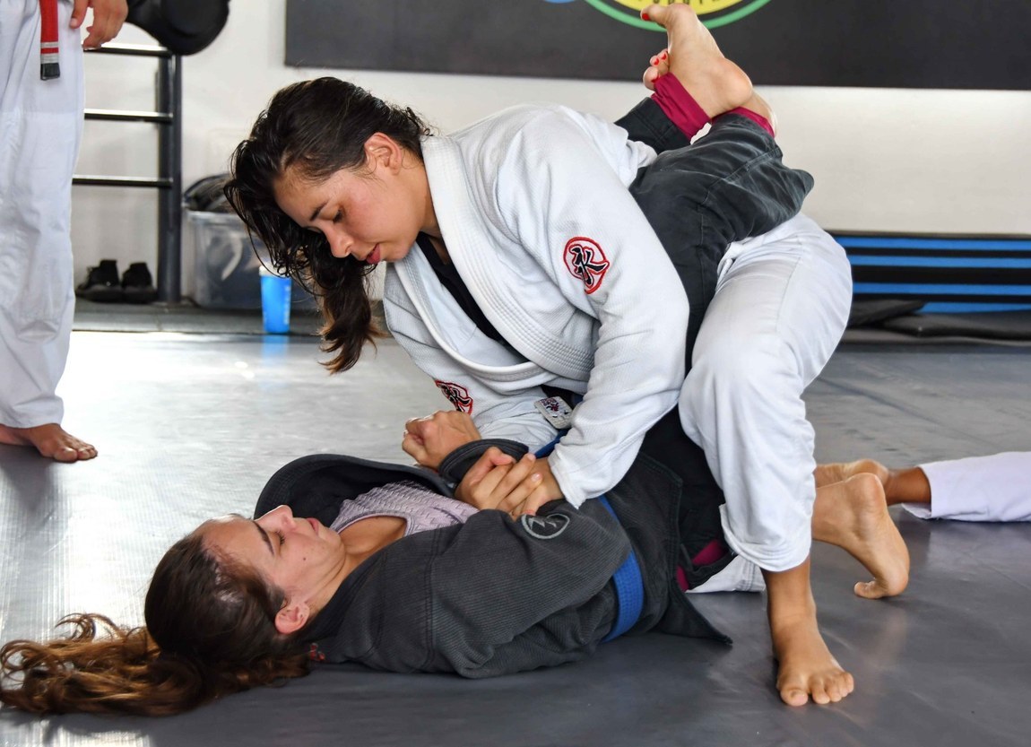 Autodefesa incentiva mulheres a aprender artes marciais